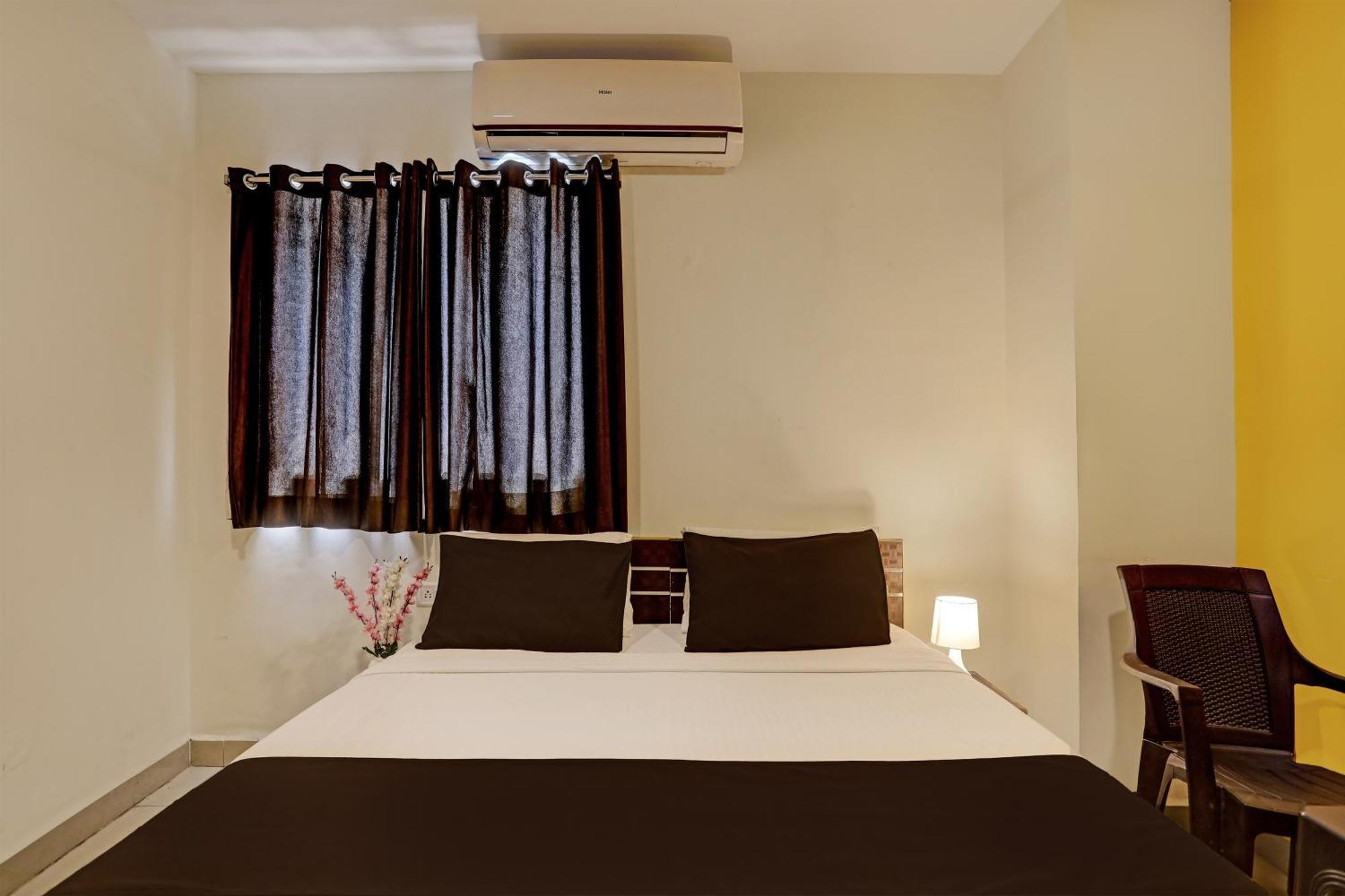 Capital O Saharsh Grand Near Shilparamam Hyderabad Exterior foto