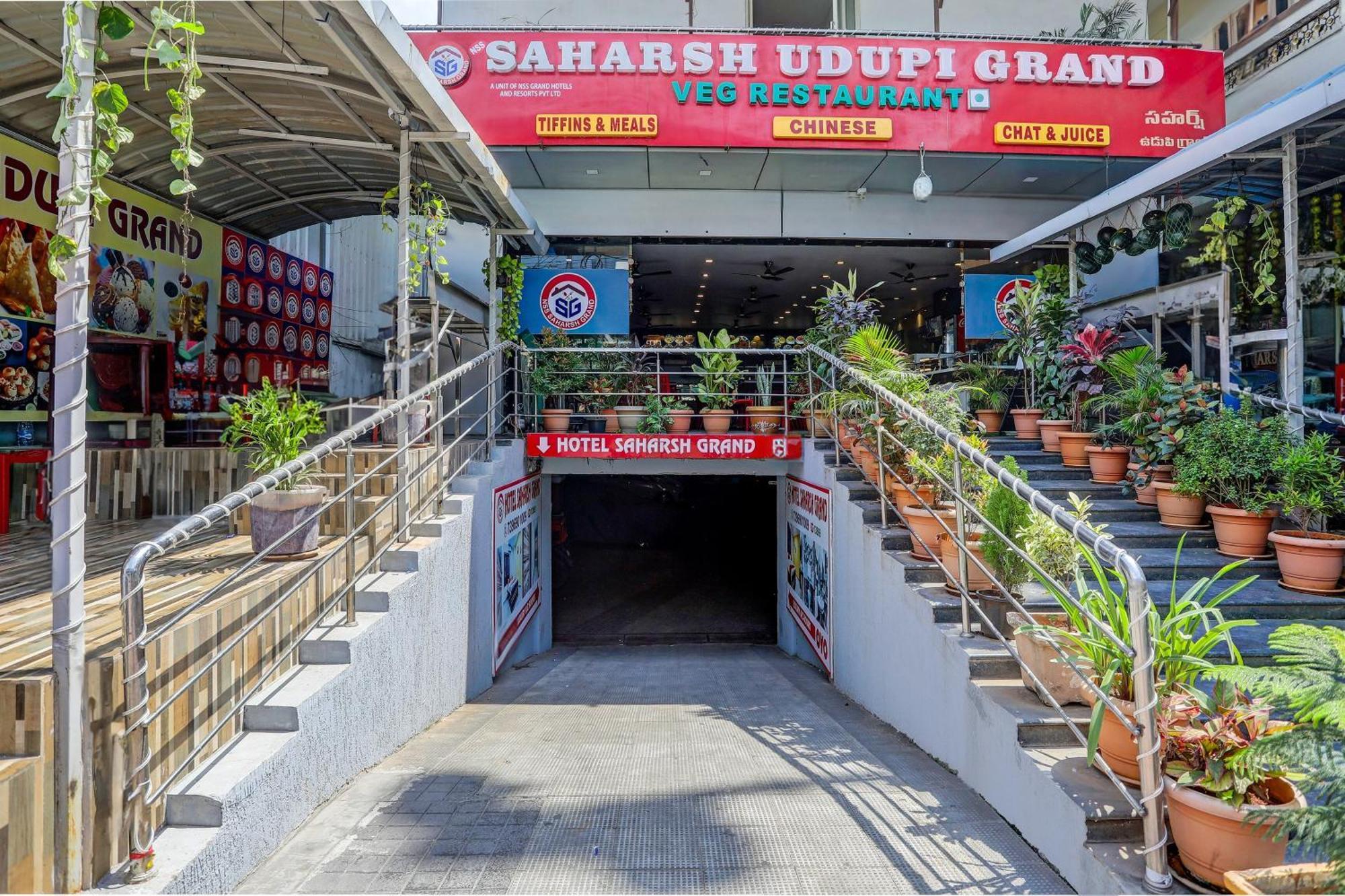 Capital O Saharsh Grand Near Shilparamam Hyderabad Exterior foto
